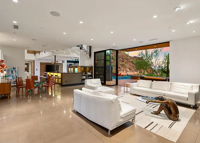 Holiday home Camelback Mountain Retreat With Pool, Spa, Views
