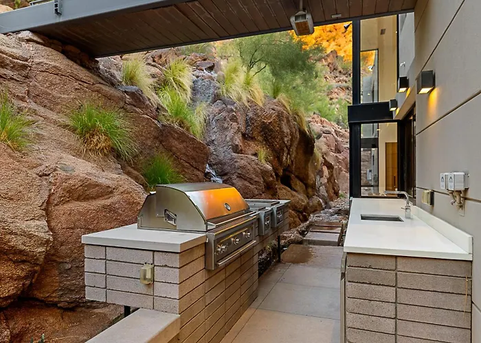 Holiday home Camelback Mountain Retreat With Pool, Spa, Views